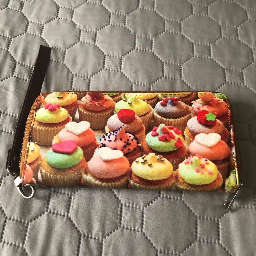 Cupcake clutch